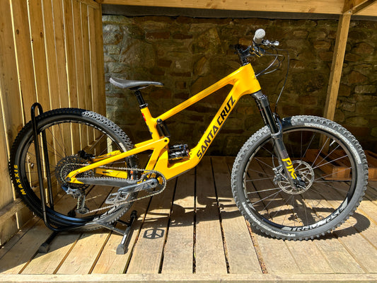 Santa Cruz 5010 Carbon CC 2022/23 Full Suspension Mountain Bike in Size Medium - Yellow (USED)