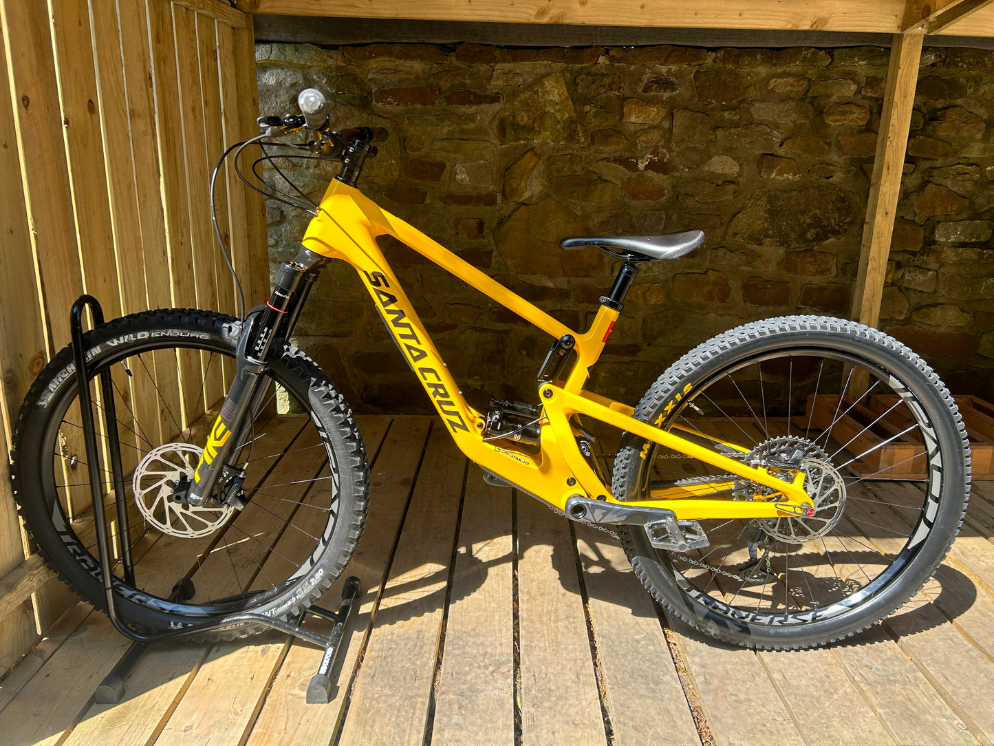 Santa Cruz 5010 Carbon CC 2022/23 Full Suspension Mountain Bike in Size Medium - Yellow (USED)