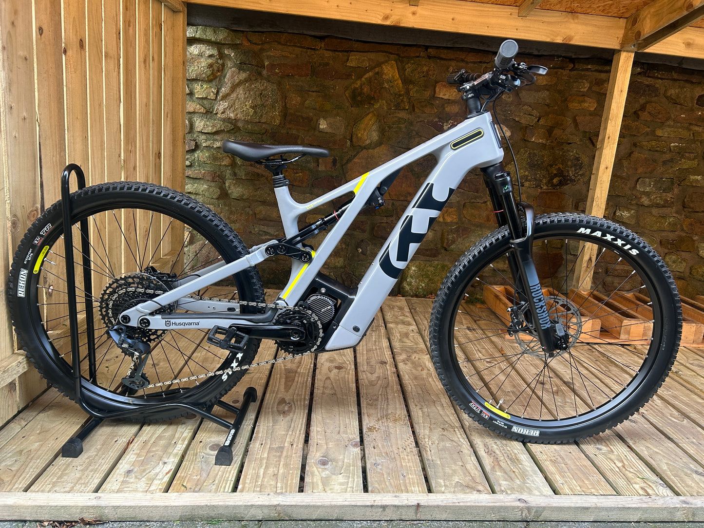 Husqvarna Light Cross LC5 - Shimano EP8, DU-EP801, 250 W, 85 Nm, SRAM GX Eagle eBike EMTB (Size Small)